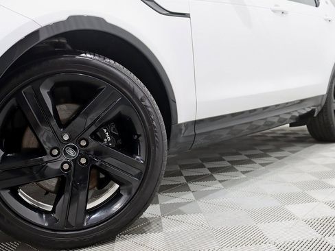 Used 2023 Land Rover Discovery Metropolitan Edition image 5