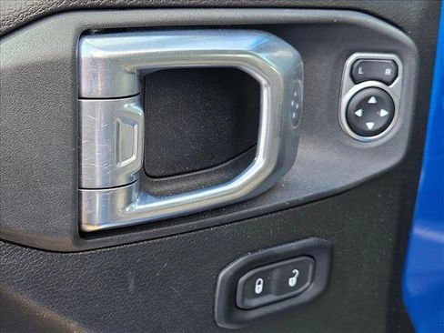 Used 2025 Jeep Wrangler Sport AWD/4WD image 7