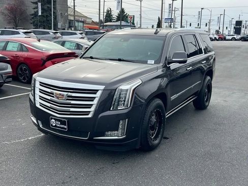 Used 2017 Cadillac Escalade Platinum AWD/4WD image 3