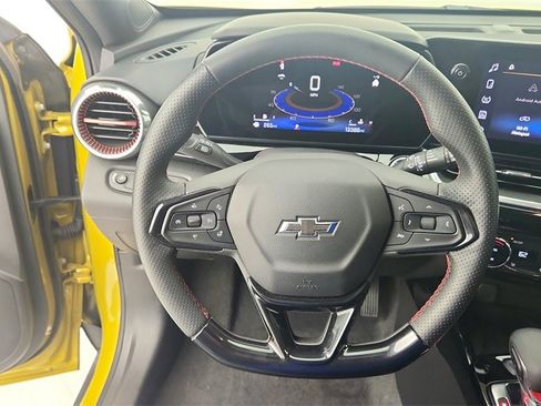 Certified 2024 Chevrolet Trax RS w/ Sunroof Package image 19