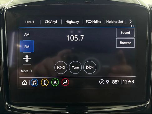 Used 2023 Chevrolet Traverse LT w/ LT Premium Package AWD/4WD image 19
