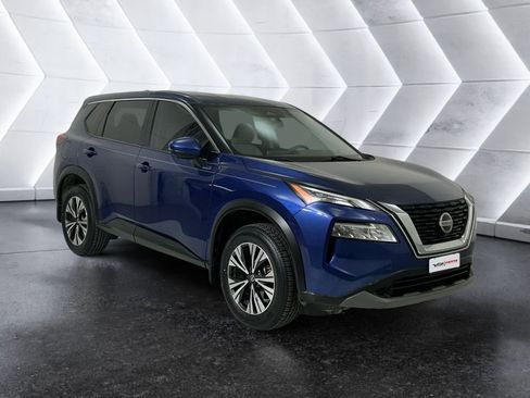 Used 2021 Nissan Rogue SV image 1