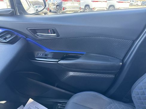Used 2020 Toyota C-HR XLE FWD image 22