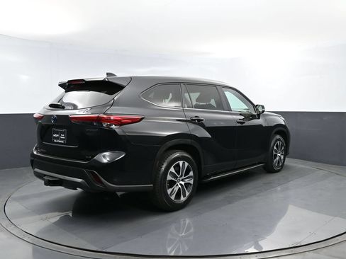 Used 2023 Toyota Highlander XLE FWD image 23