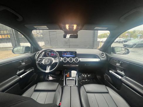 Used 2025 Mercedes-Benz GLB 250 4MATIC image 23