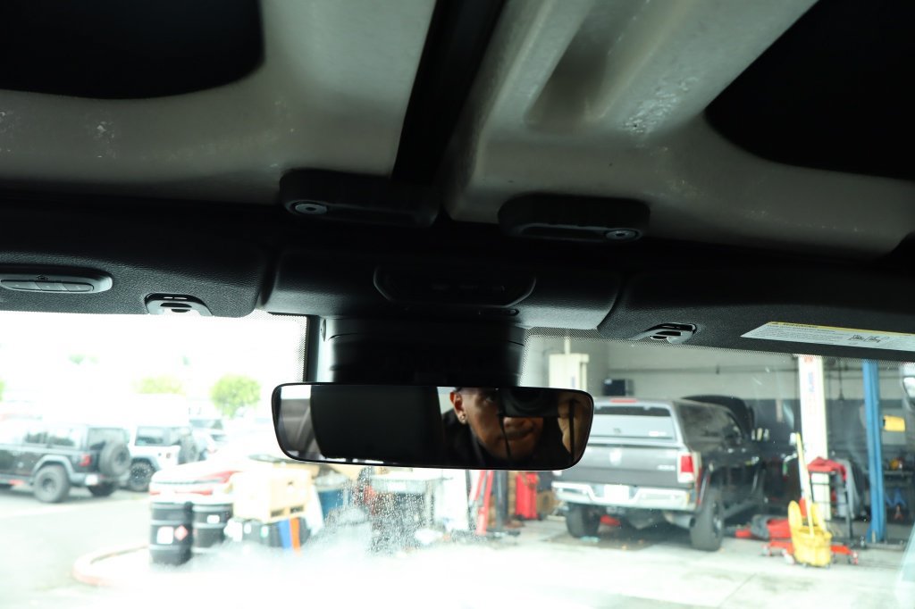 Used 2022 Jeep Wrangler Unlimited Sahara AWD/4WD image 33