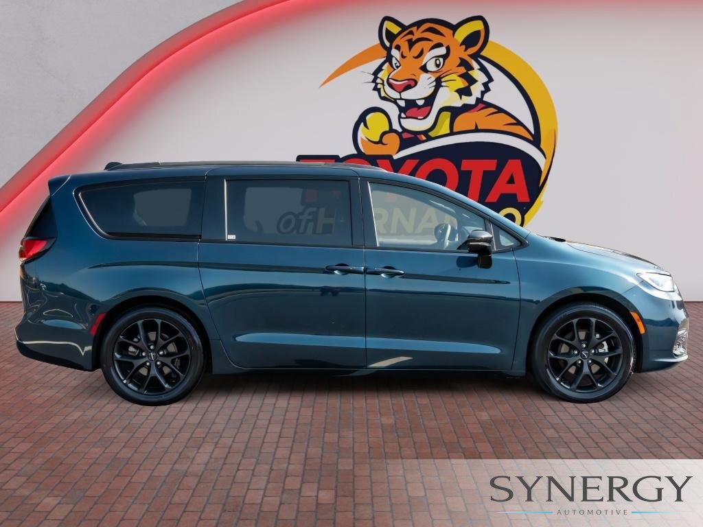 Used 2025 Chrysler Pacifica Limited FWD image 4