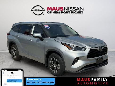 Used 2021 Toyota Highlander XLE AWD/4WD image 1