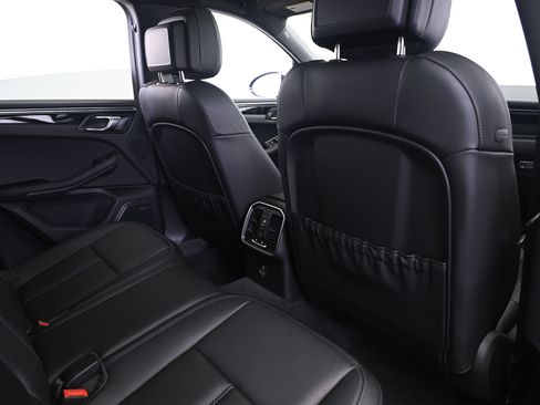 Used 2026 Porsche Macan AWD/4WD image 17