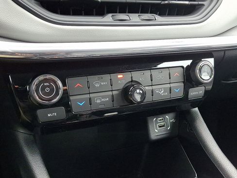 Certified 2022 Jeep Compass Limited image 16