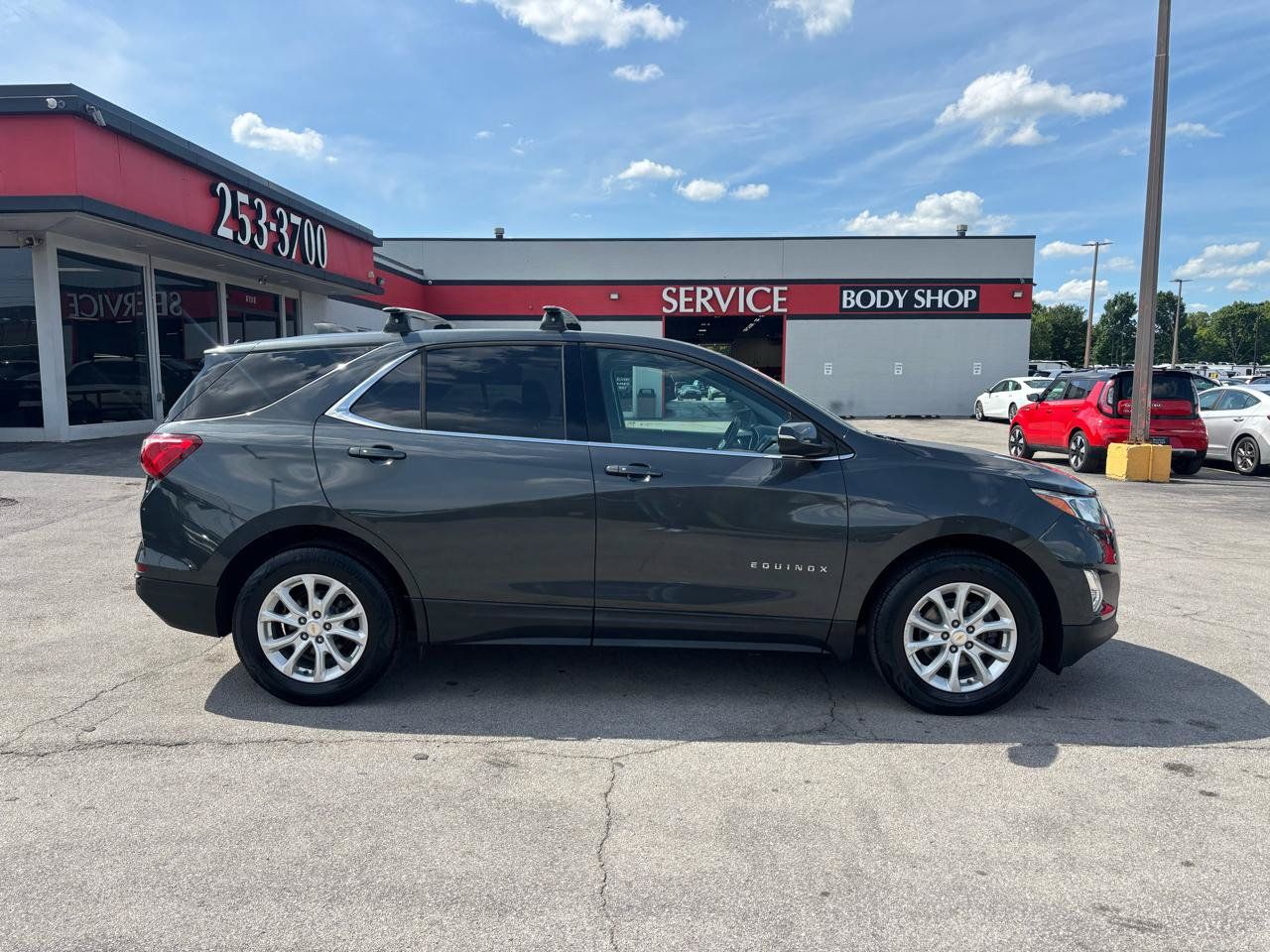 Used 2019 Chevrolet Equinox LT FWD image 2
