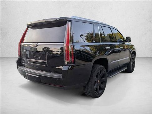 Used 2019 Cadillac Escalade Luxury RWD image 5