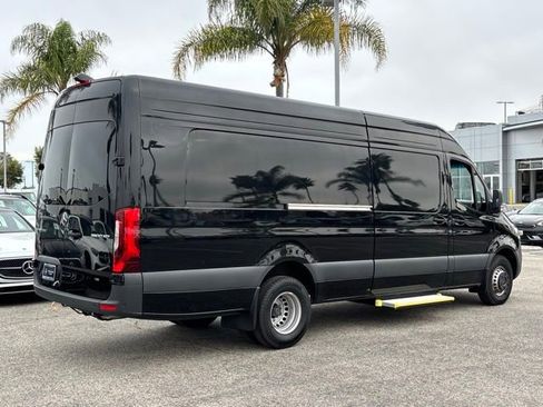 Used 2024 Mercedes-Benz Sprinter 3500 image 3
