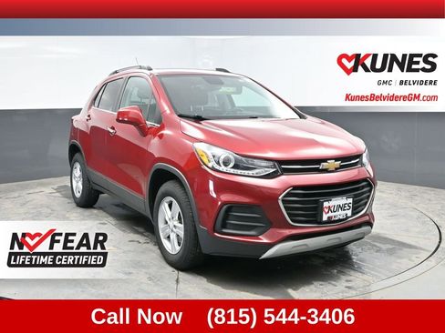 Used 2020 Chevrolet Trax LT w/ Sun & Sound Package image 1