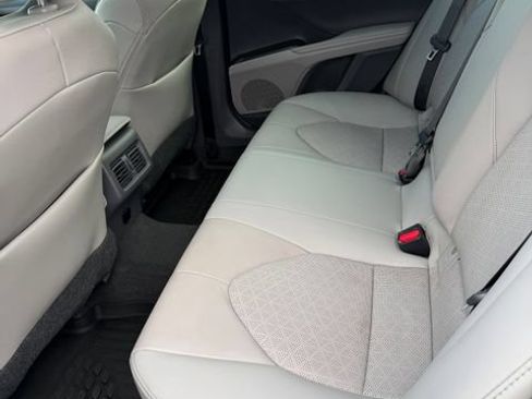 Used 2021 Toyota Camry XSE FWD image 11
