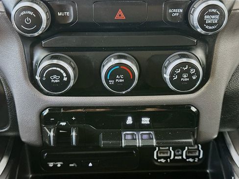Used 2019 RAM 1500 Big Horn AWD/4WD image 18