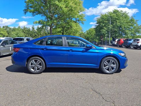 Certified 2023 Volkswagen Jetta SE w/ Panoramic Sunroof Package FWD image 7