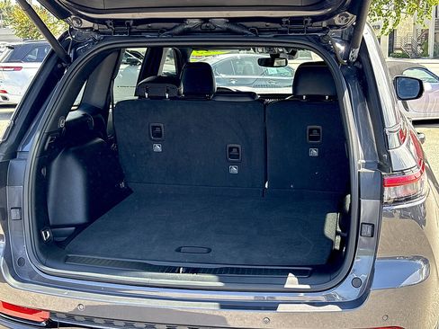 Used 2023 Jeep Grand Cherokee Altitude RWD image 24