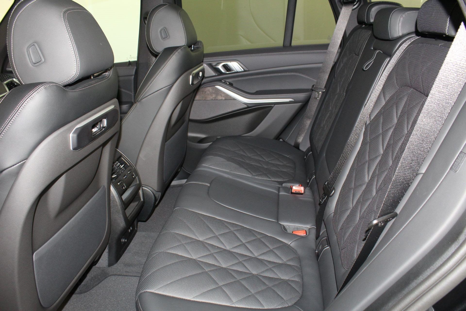 Used 2026 BMW X5 xDrive40i w/ Premium Package AWD/4WD image 13