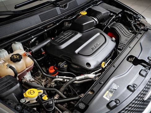 Used 2019 Chrysler Pacifica Touring-L image 34