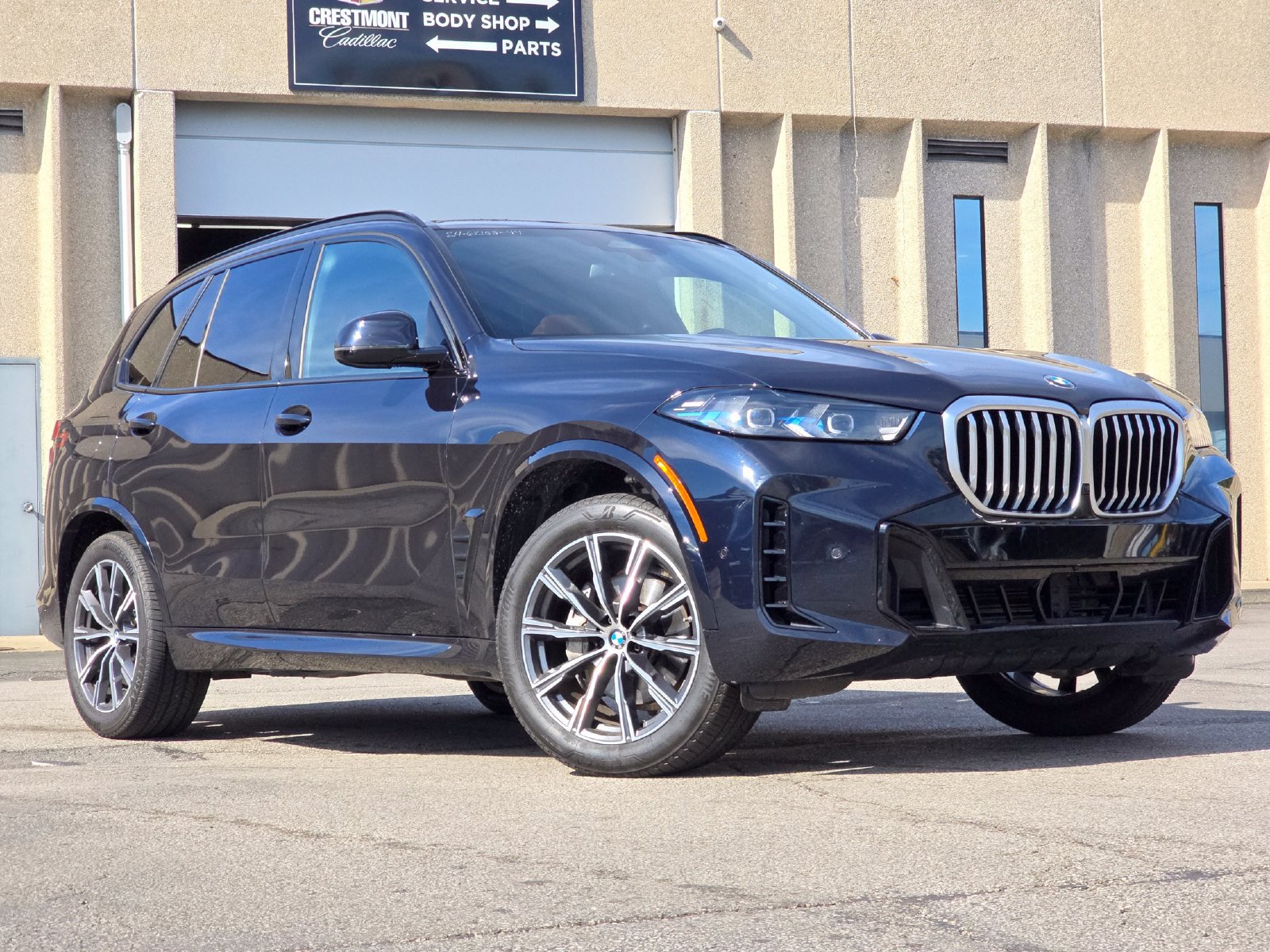 Used 2024 BMW X5 xDrive40i w/ M Sport Package AWD/4WD image 1