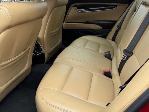 Used 2013 Cadillac XTS Luxury image 7