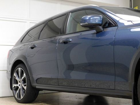 Used 2023 Volvo V90 B6 Cross Country Ultimate AWD/4WD image 7