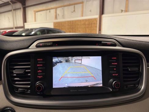 Used 2017 Kia Sorento EX image 16