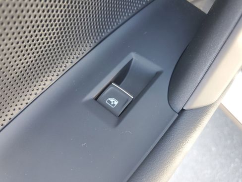 Used 2025 Audi Q5 Premium Plus w/ Premium Plus image 18