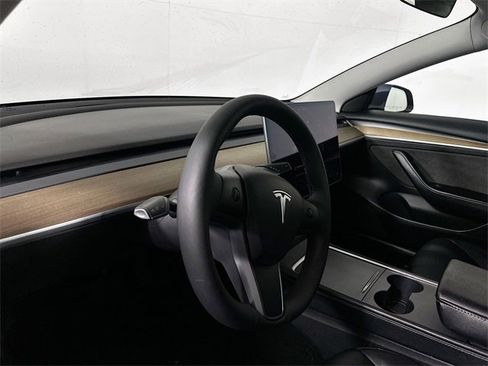 Used 2022 Tesla Model 3 image 9