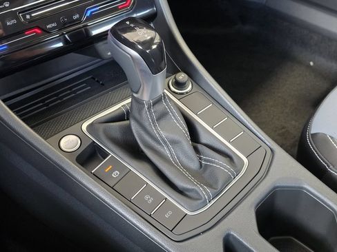 New 2026 Volkswagen Jetta SE FWD image 18