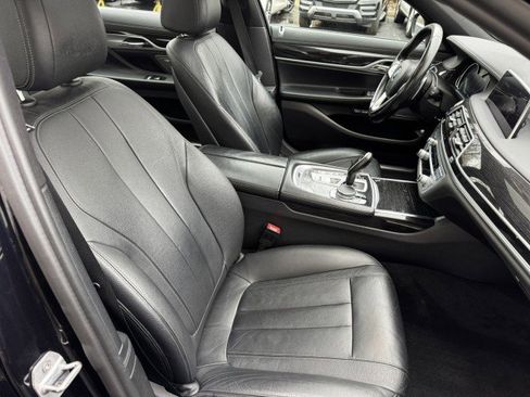 Used 2017 BMW 740i image 29