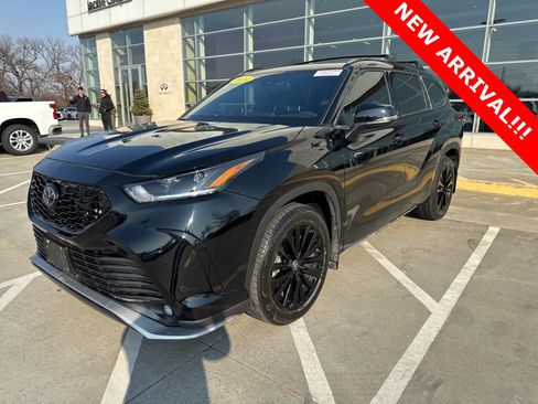 Used 2024 Toyota Highlander XSE image 2