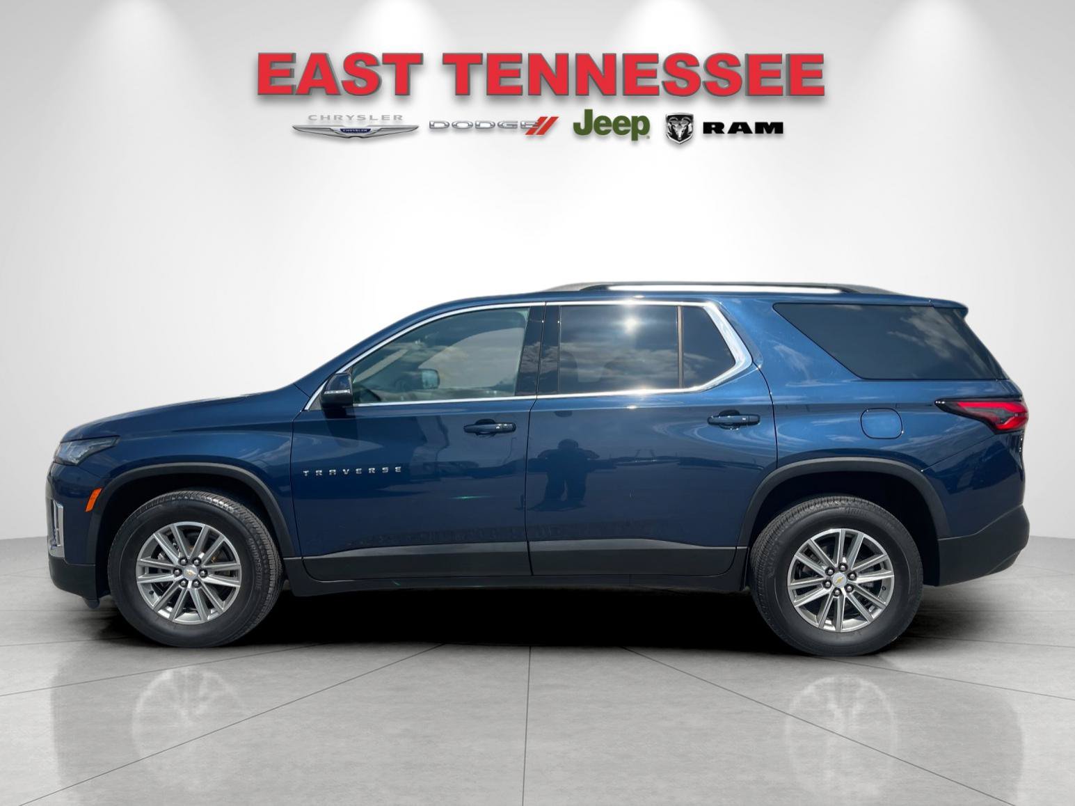Used 2023 Chevrolet Traverse LT FWD image 6