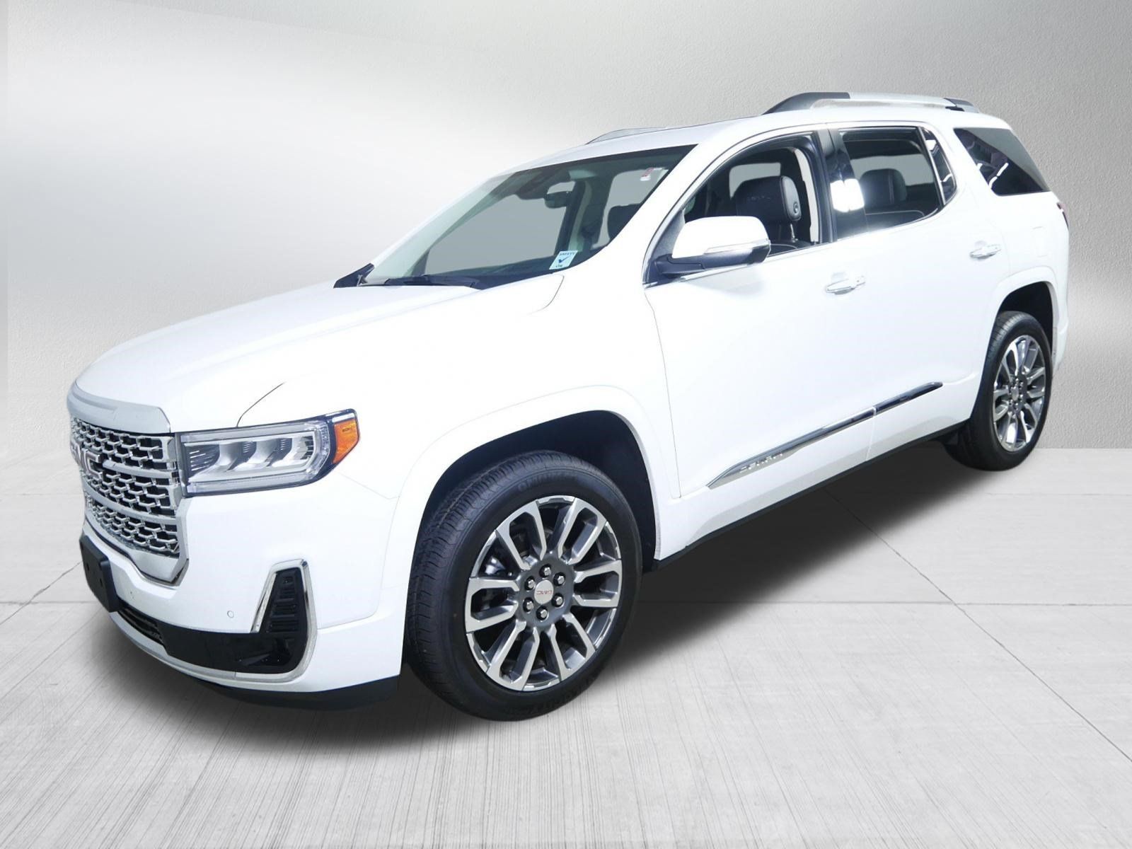 Used 2023 GMC Acadia Denali w/ Denali Ultimate Package AWD/4WD image 3