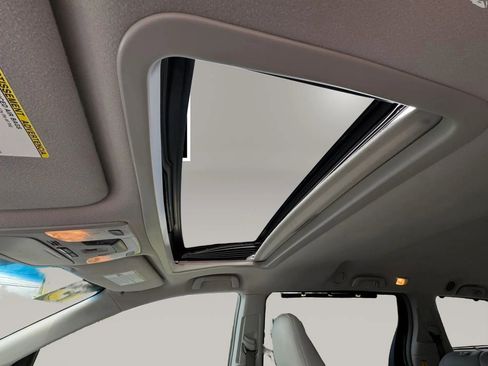 Used 2013 Toyota Sienna XLE FWD image 18