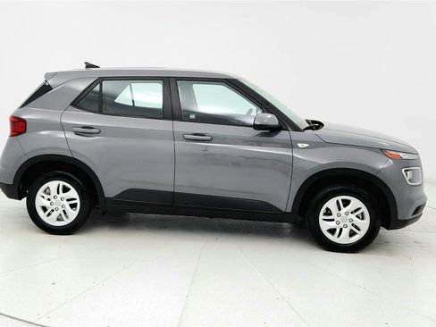 Used 2021 Hyundai Venue SE FWD image 6