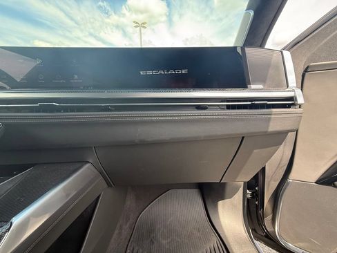 Certified 2025 Cadillac Escalade V AWD/4WD image 30