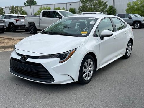 Used 2024 Toyota Corolla LE FWD image 3