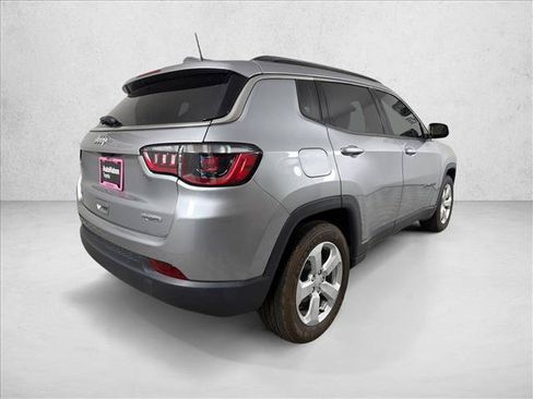 Used 2021 Jeep Compass Latitude FWD image 3