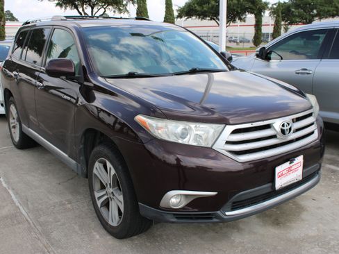 Used 2013 Toyota Highlander Limited FWD image 2