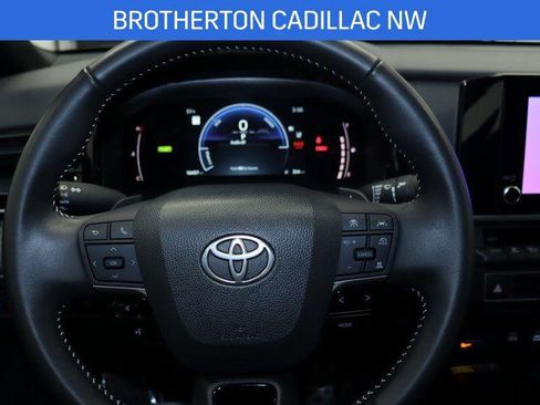 Used 2025 Toyota Camry SE image 17