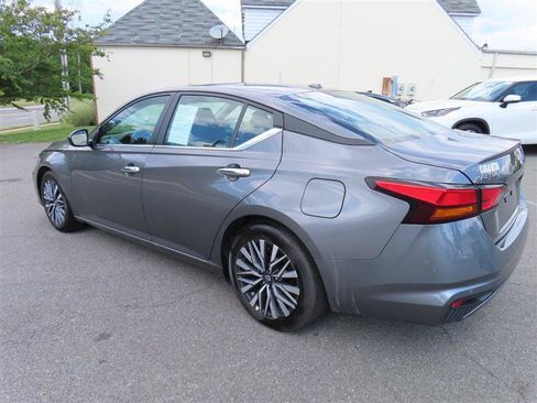 Used 2025 Nissan Altima 2.5 SV FWD image 11