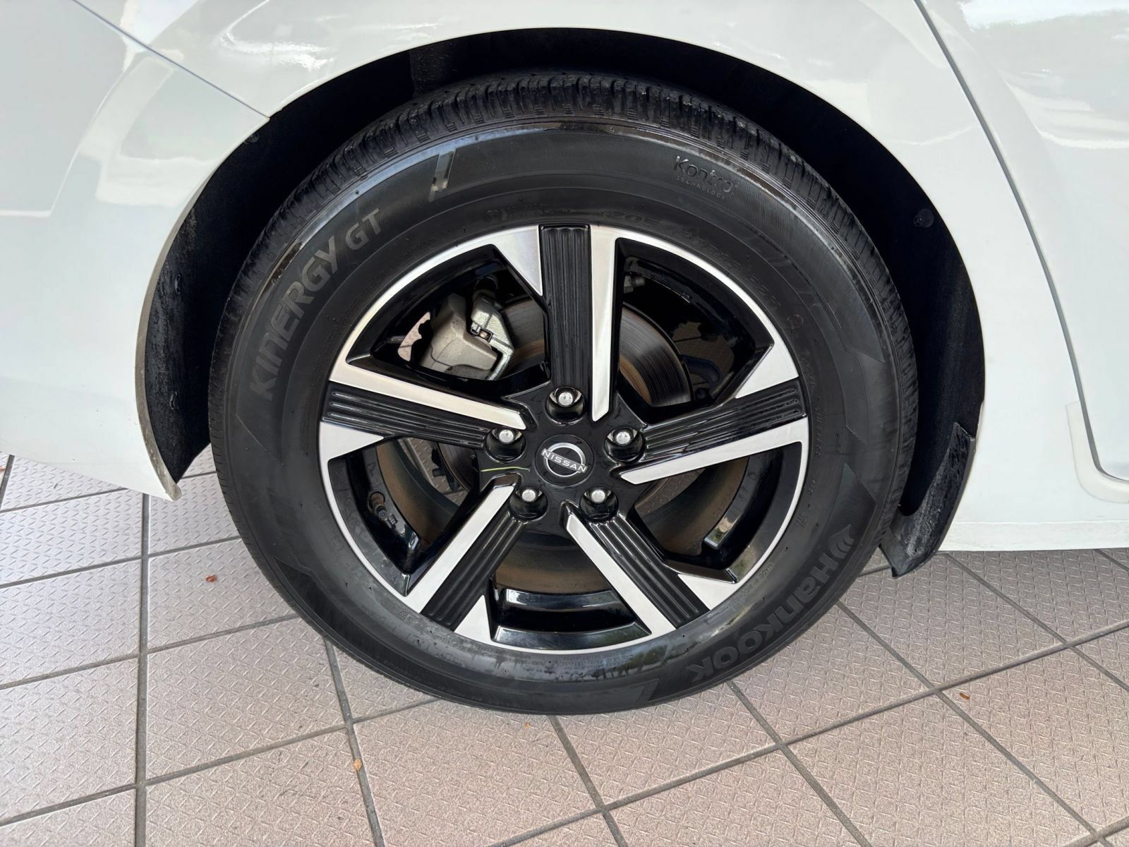 Used 2025 Nissan Sentra SV FWD image 27