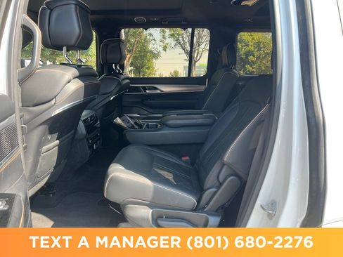 Used 2023 Jeep Grand Wagoneer Series III AWD/4WD image 16