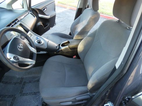 Used 2015 Toyota Prius Four image 50