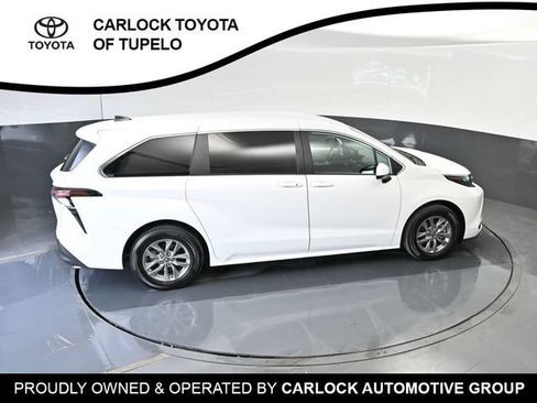 Used 2026 Toyota Sienna LE FWD image 45