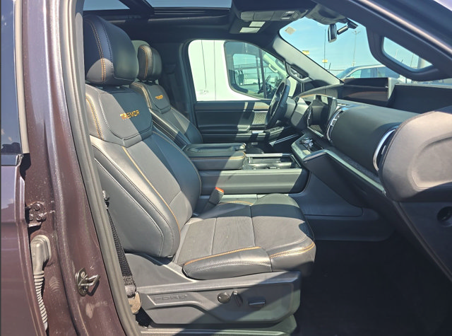 Used 2025 Ford Expedition Tremor AWD/4WD image 9