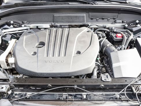 Used 2025 Volvo XC60 B5 Plus image 28