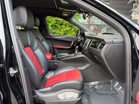 Used 2018 Porsche Macan Sport Edition AWD/4WD image 34